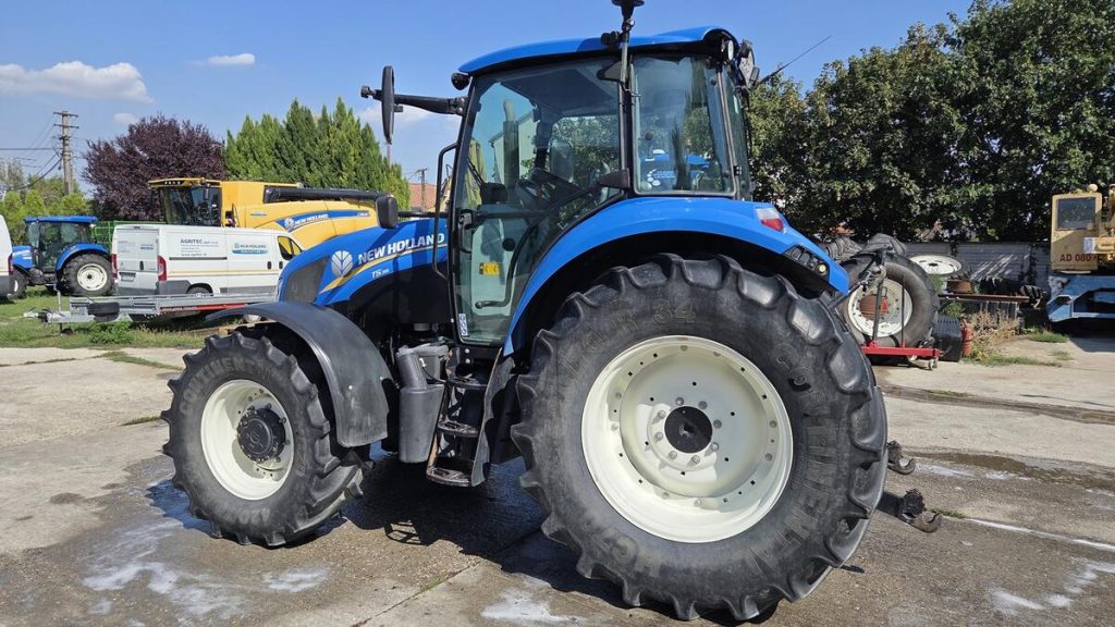 Rok výroby	         2014
Počet motohodin	 3766 mt
Převodovka	         mechanická

CENA:
42.000 € + DPH (možná dohoda)